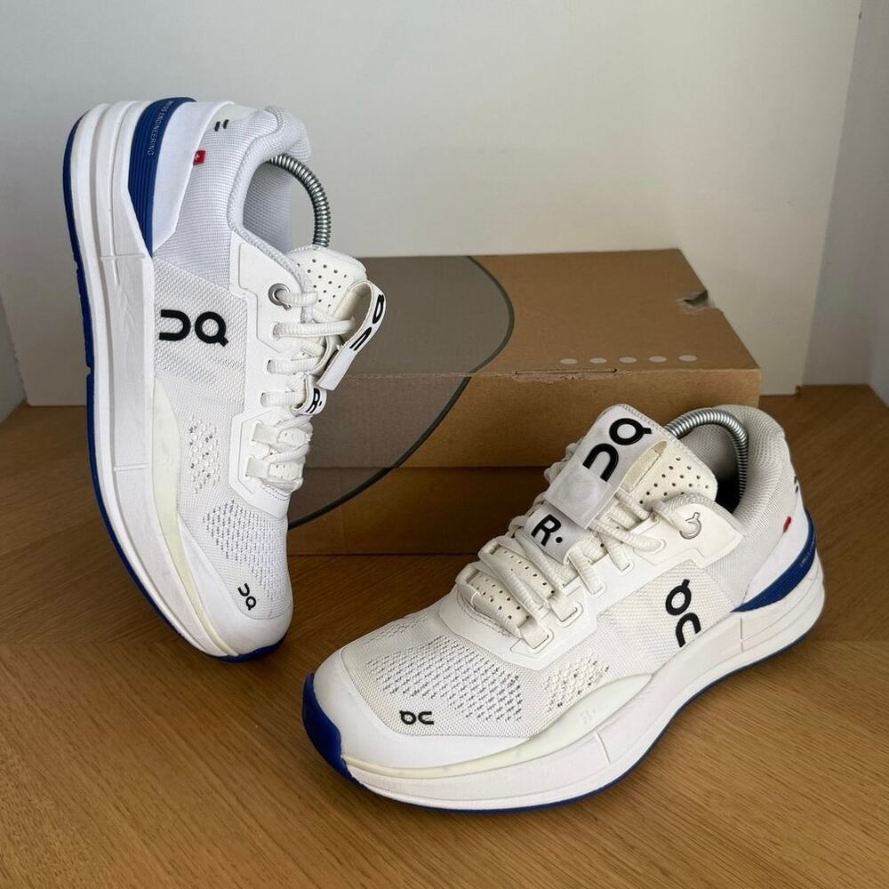 On Cloud The Roger White/ Indigo Women Tennis Sneakers- SZ 7.5